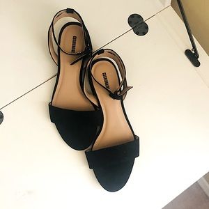 Cushionaire black open toed flat sandals